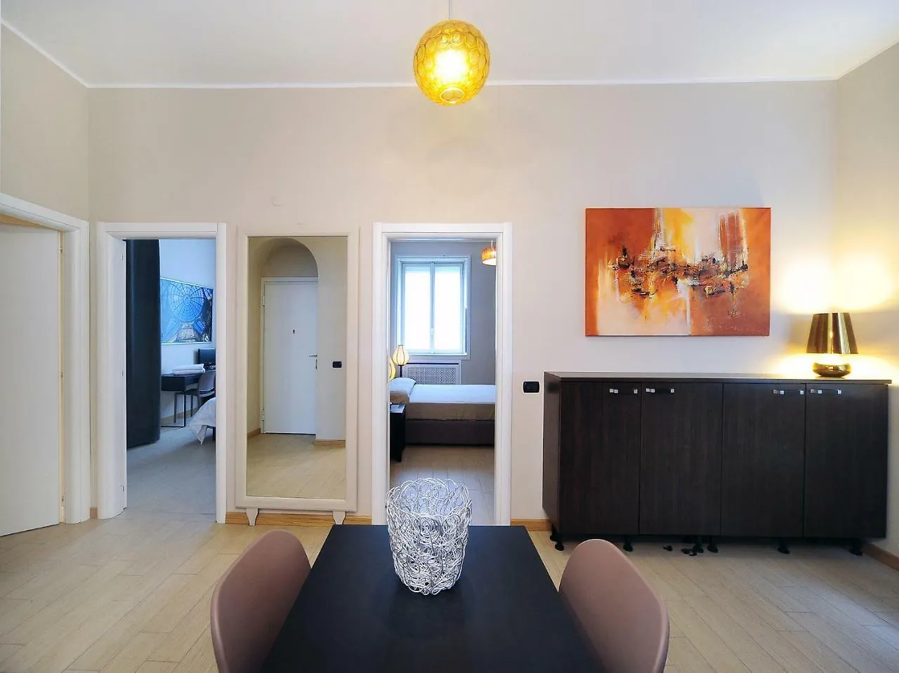 Urban District Apartments - Milan Old Town Central 2 Br Италия